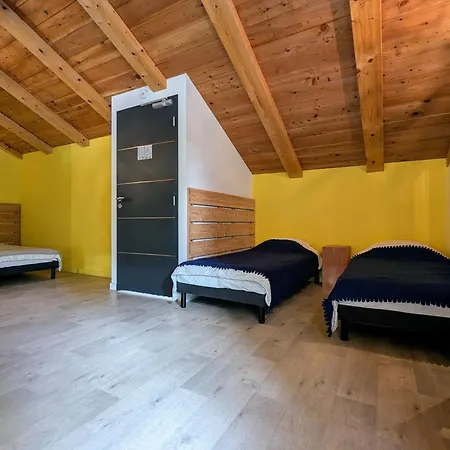 Hébergement de vacances Confortable Avec Piscine Chauffée, Pour 23 Pers., Idéal Pour Familles Et Amis - Fr-1-582-101