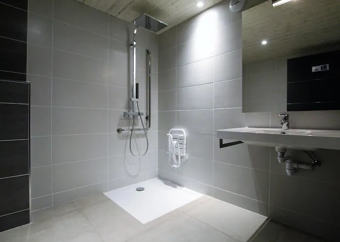 Confortable Avec Piscine Chauffee, Pour 23 Pers., Ideal Pour Familles Et Amis - Fr-1-582-101